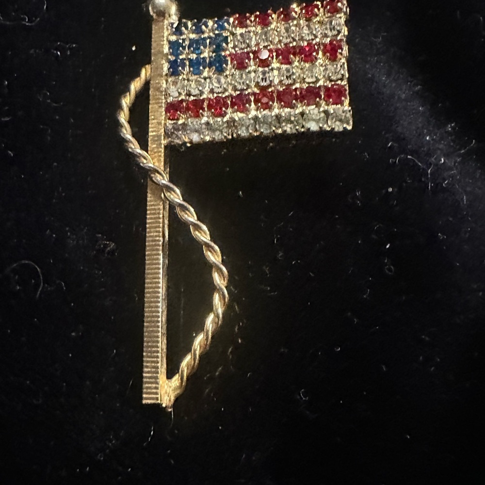 Pretty Blingy American Flag brooch